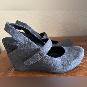 OTBT Brookline Wedges Mary Jane Gray Wool Closed Toe Strap Shoes W US 9.5